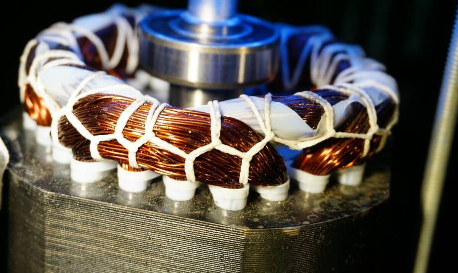 Jak dobrać odpowiedni silnik bezszczotkowy 48V do specyficznych zastosowań?