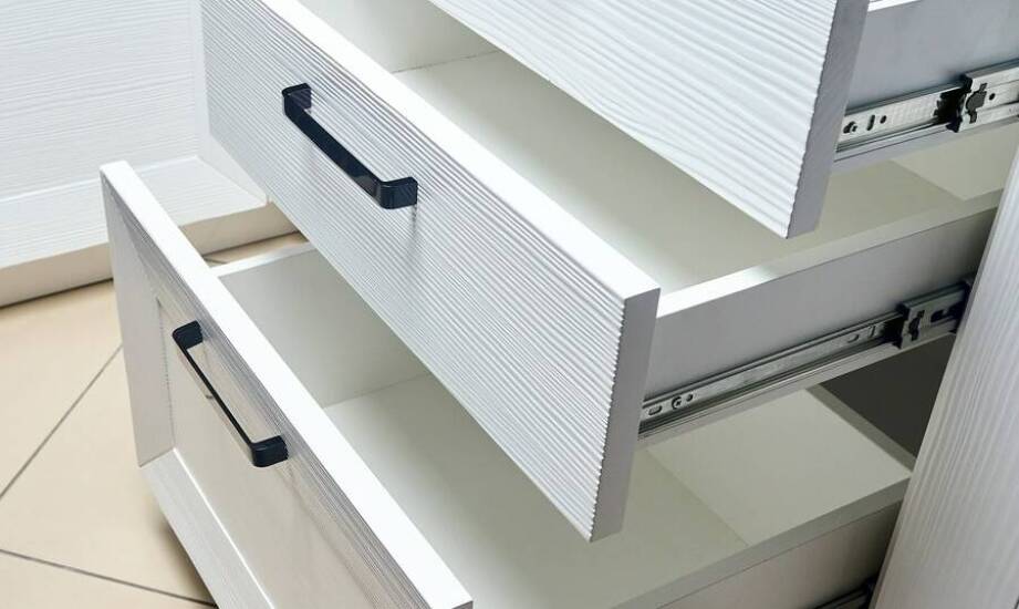 Jak poprawić organizację przestrzeni dzięki listwie uniwersalnej Blum?