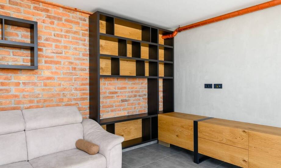 Przewodnik po kolorach i materiałach szafek pod TV industrialnych