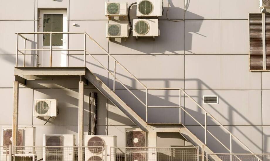 Jakie są możliwości montażu klimatyzatora w różnych typach budynków?