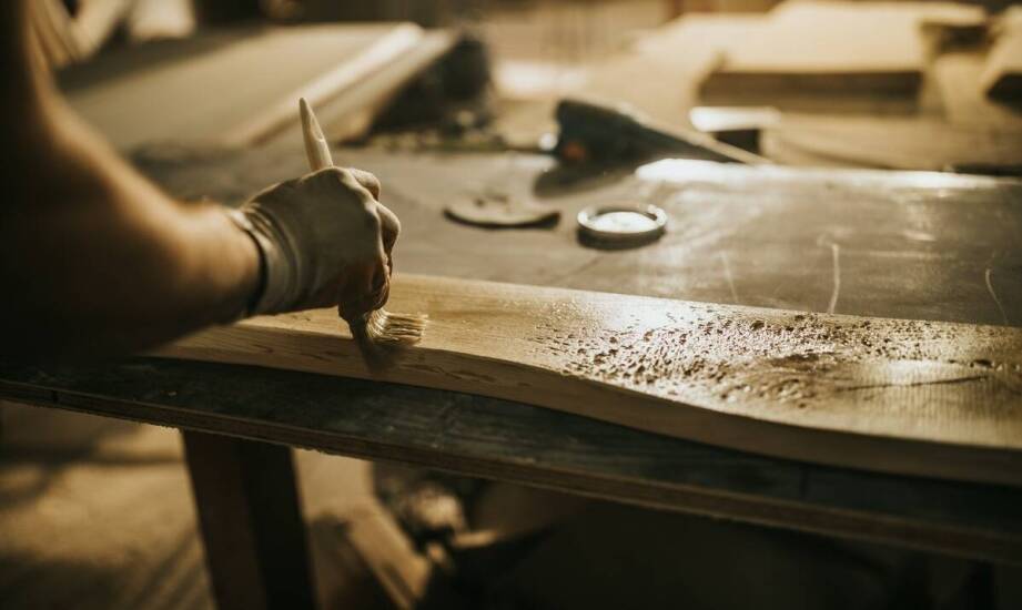 Jakie materiały najlepiej sprawdzają się w renowacji antyków?