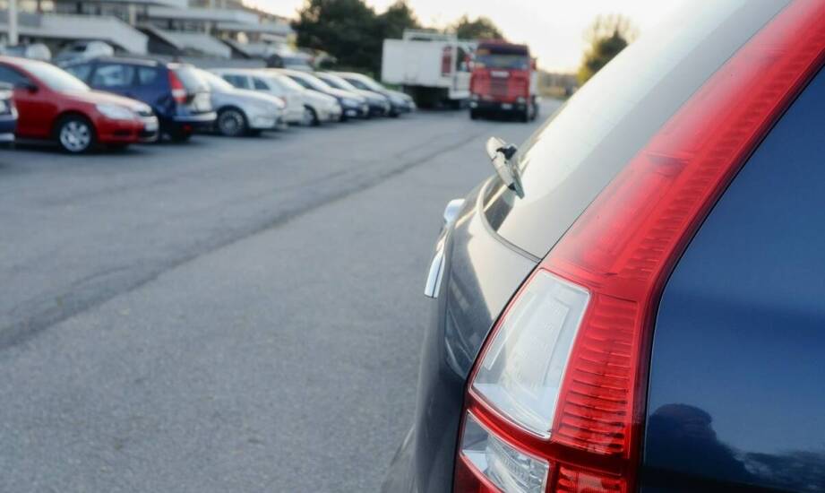 Co trzeba wiedzieć o abonamencie miesięcznym na parkowanie przy lotnisku?