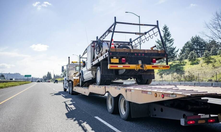 Przyczepy dwuosiowe – czym kierować się przy wyborze pod kątem szerokości ładunku?