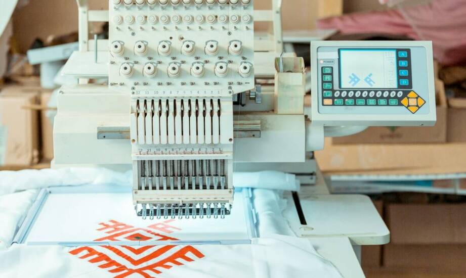 Jak personalizowane bluzy kucharskie mogą zwiększyć lojalność klientów?