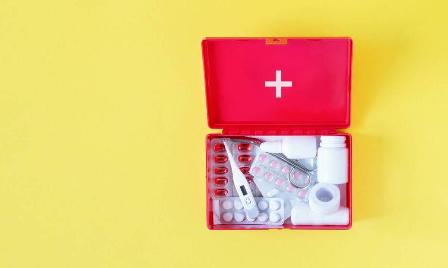 Zastosowanie nożyczek do bandaży w sytuacjach awaryjnych