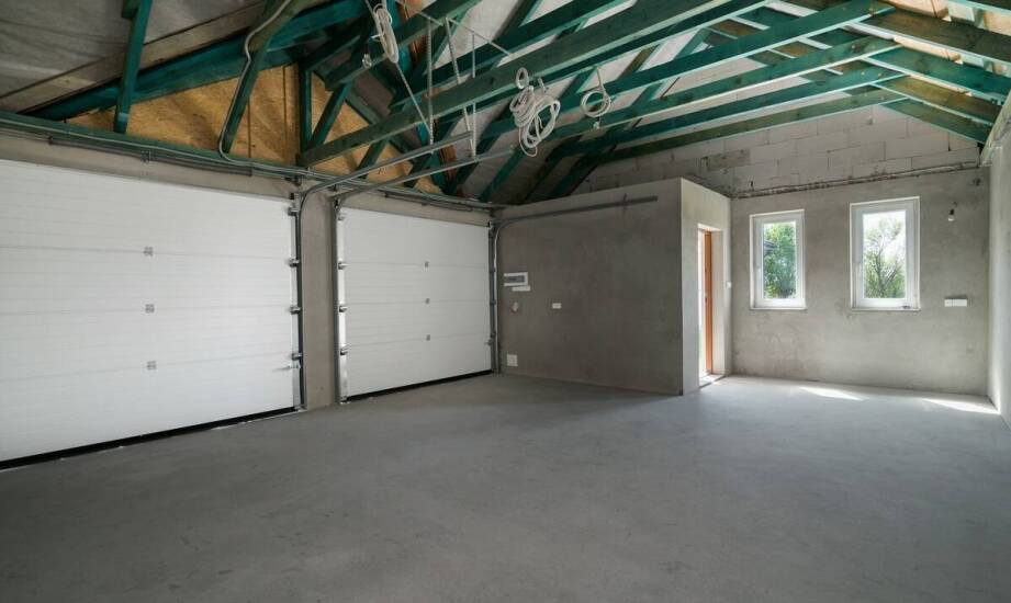 Rola posadzek żywicznych w poprawie funkcjonalności garażu