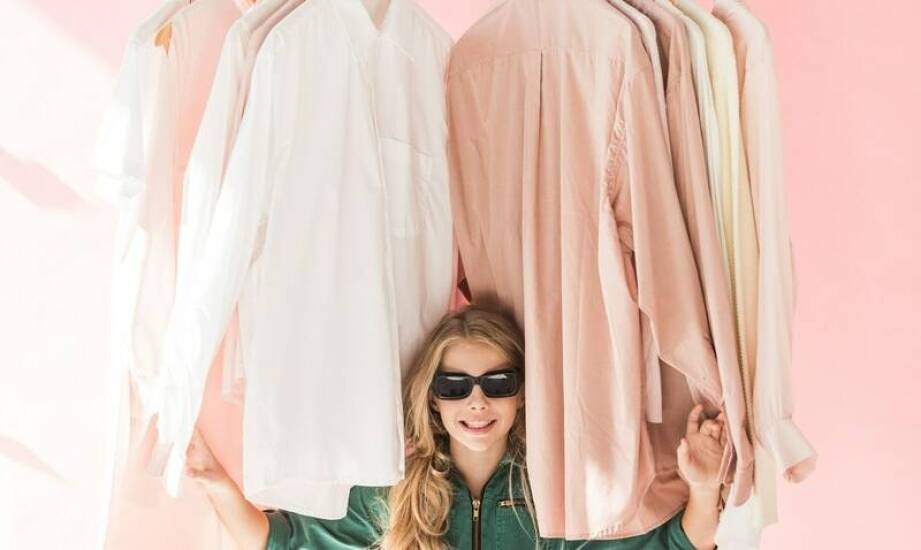 Sukienka szyfonowa fuksja – jak wybrać odpowiednie obuwie do stylizacji?