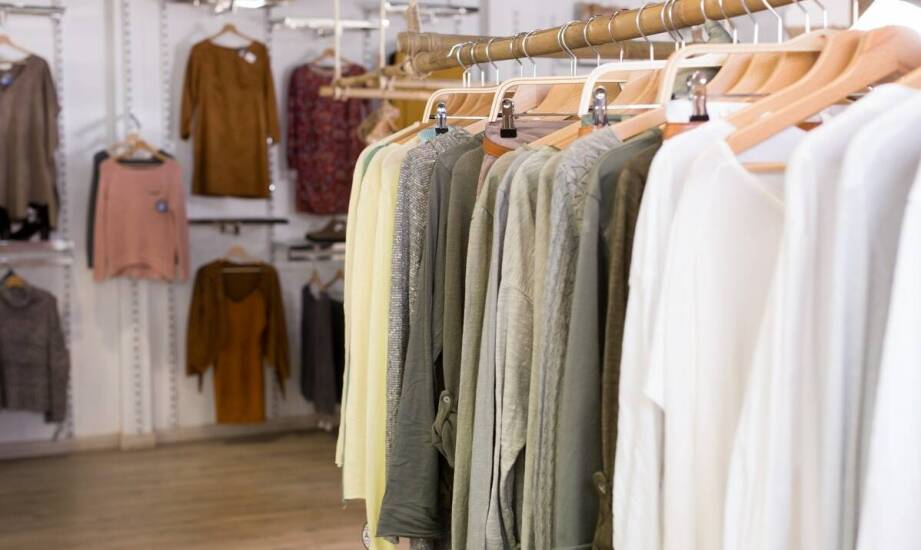 Jakie korzyści niesie za sobą zakup odzieży damskiej prosto od producenta?