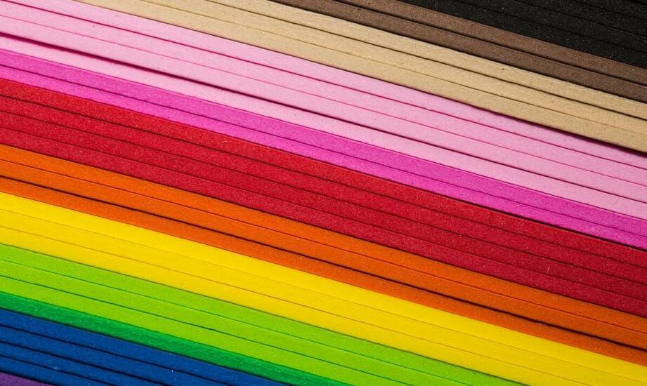 Jakie korzyści niesie ze sobą wykorzystanie różnych rodzajów tektury?