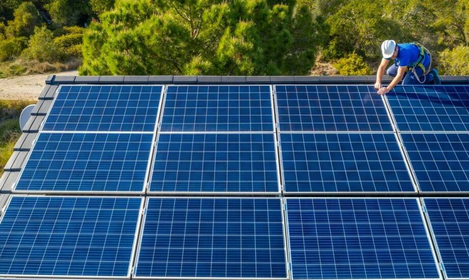 Dotacja na panele fotowoltaiczne a dostępność dla instytucji publicznych