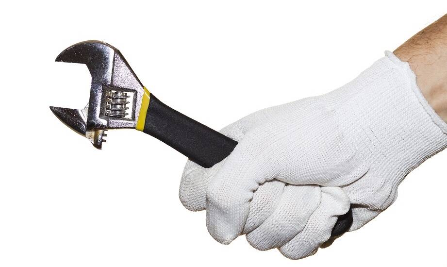 Jak klucze izolowane zwiększają bezpieczeństwo pracy w trudnych warunkach?