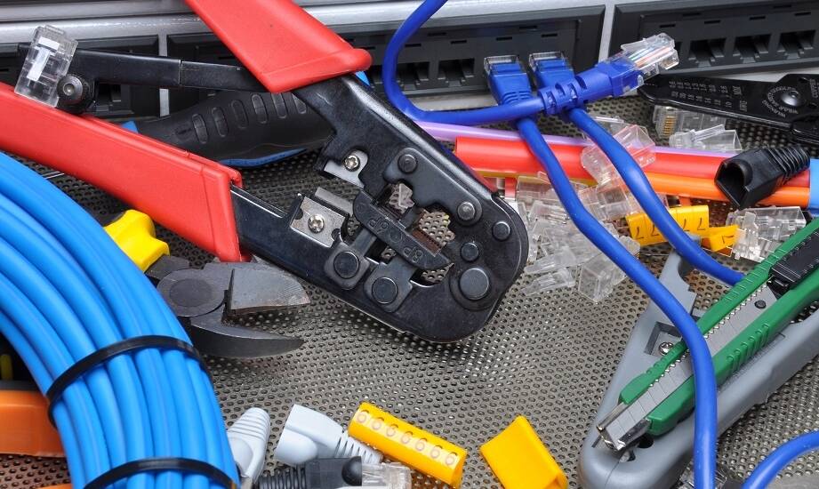 Dlaczego warto wybrać praski akumulatorowe z naszego sklepu dla elektroników?