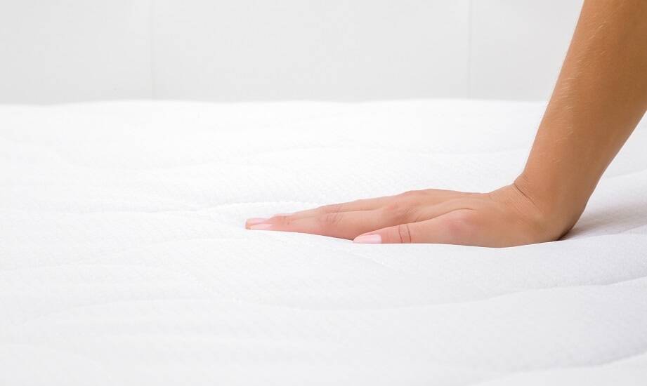 Materac piankowy a ból pleców – korzyści z wyboru odpowiedniego produktu