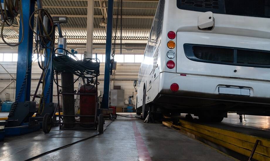 Jakie usługi serwisowe oferujemy dla autobusów i pojazdów dostawczych?