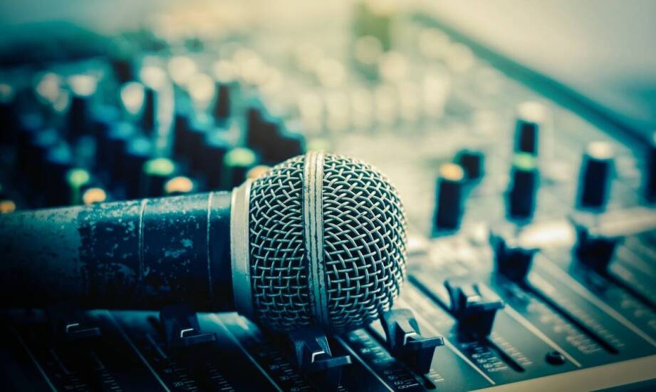 Jakie cechy powinien mieć idealny mikrofon elektretowy do zastosowań edukacyjnych?