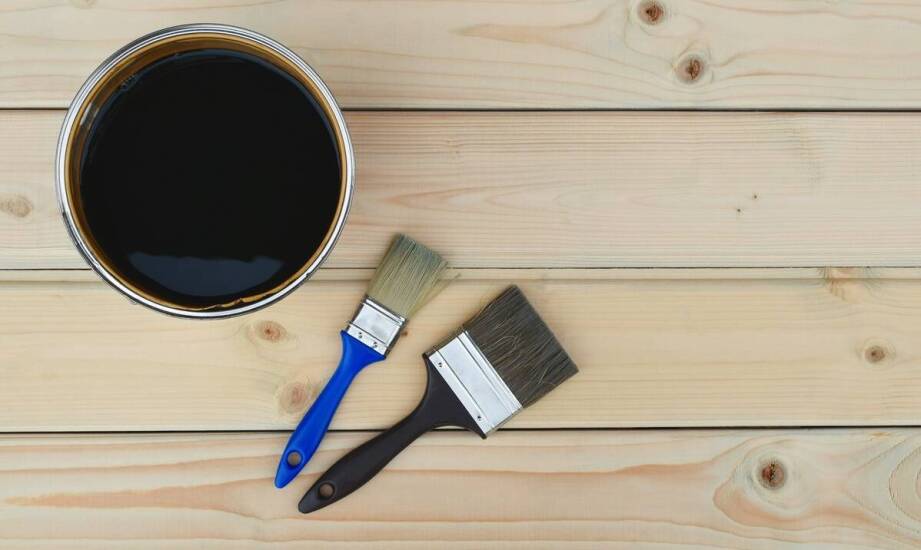 Jakie farby wybierać do malowania i impregnacji drewna?