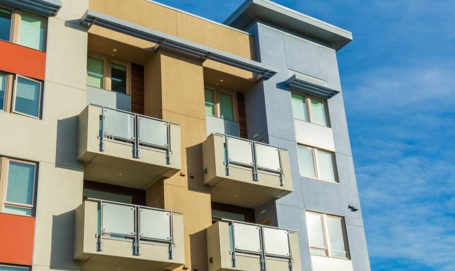 Wpływ elementów balustrad Inox na efektywność energetyczną budynków