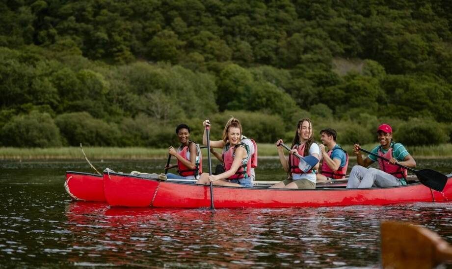 Korzyści z kontaktu z naturą podczas spływów kajakowych