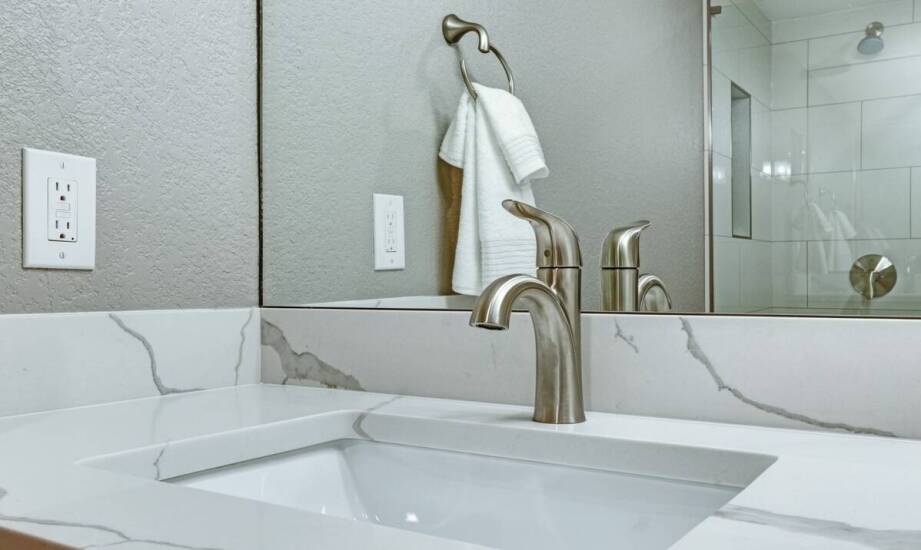 Jak hotelowe suszarki do włosów mogą wpłynąć na oszczędność energii w obiektach?