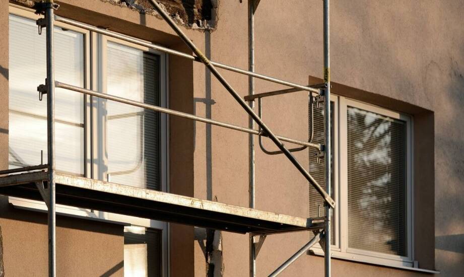 Jakie są prawne wyzwania w adaptacji budynków na cele mieszkaniowe?