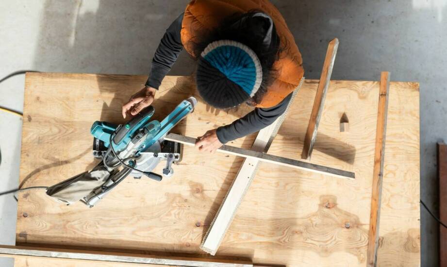 Jakie innowacje wprowadziła Makita w swoich pilarkach szablastych?