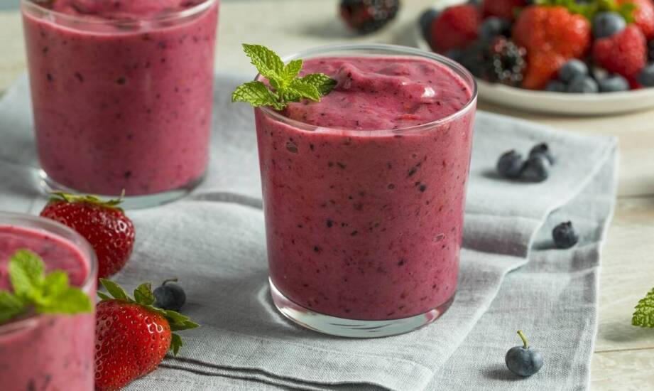 Przygotowanie smoothie z pomocą miksera bezprzewodowego – krok po kroku