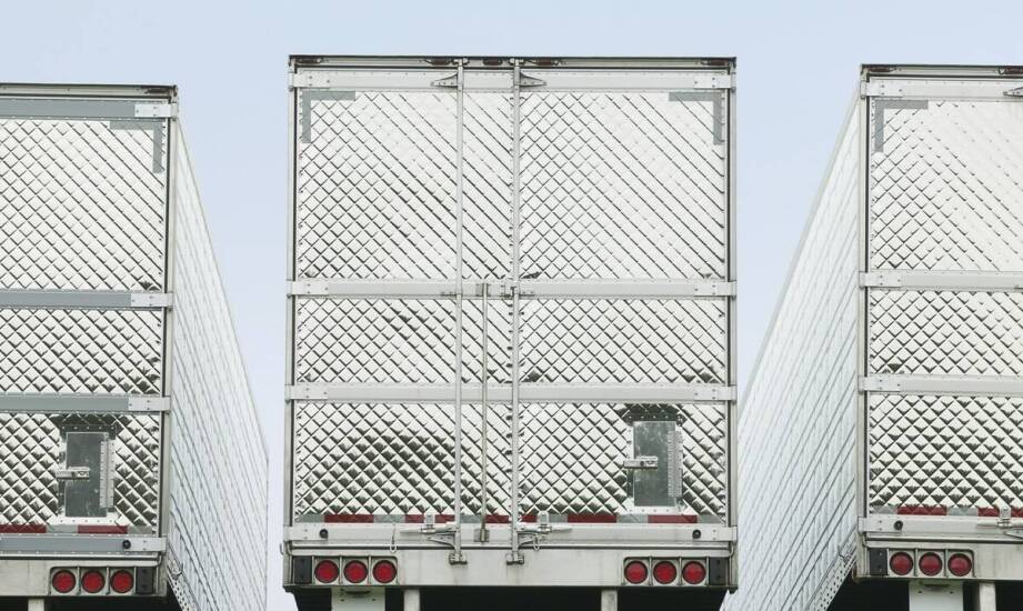 Jak serwis naczep z ruchomą podłogą wpływa na ich wydajność?