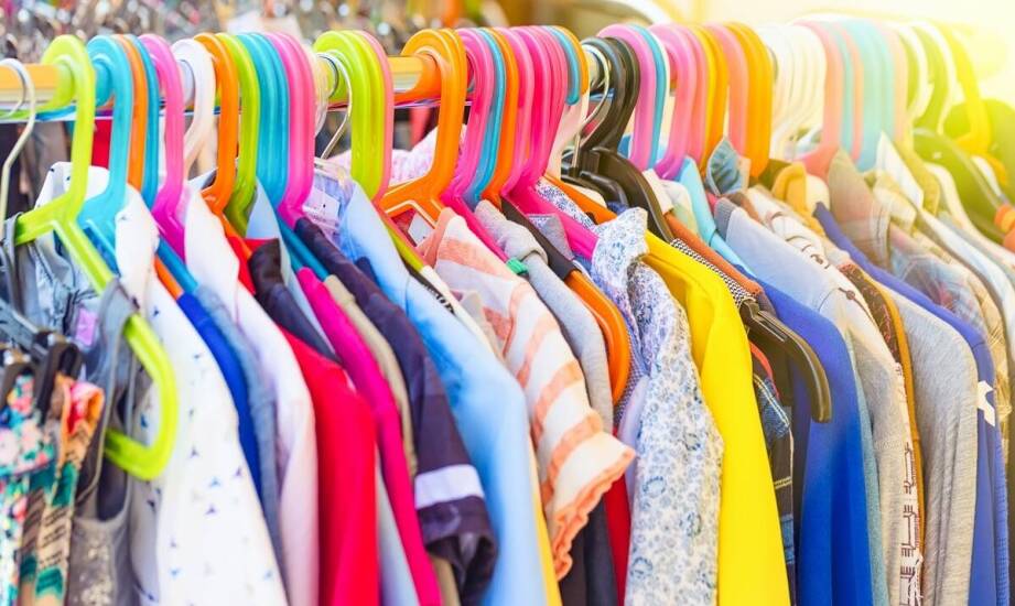 Przegląd najciekawszych wzorów na bluzach damskich dostępnych online