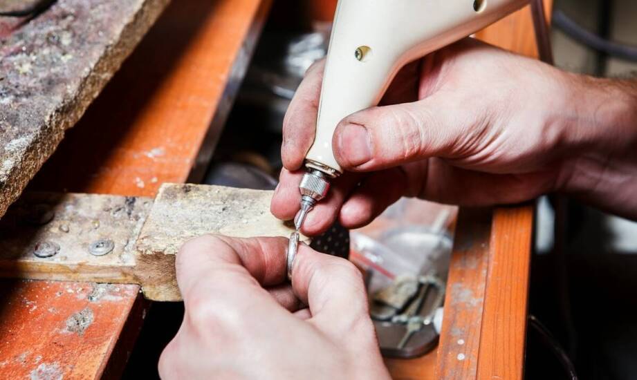 Jak kreator pierścionka zaręczynowego może wspierać tworzenie modeli z diamentami 4C?