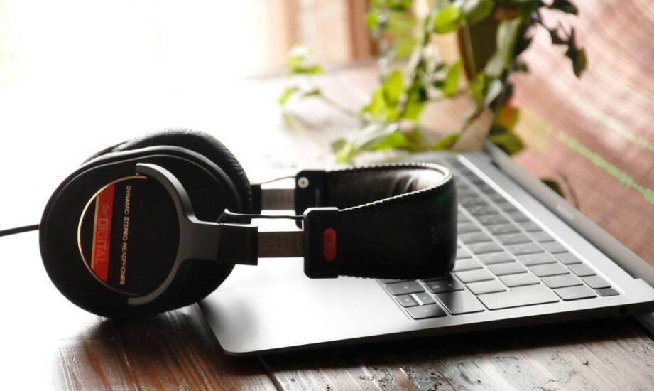 Rola materiałów w produkcji słuchawek stereo i ich wpływ na komfort użytkowania