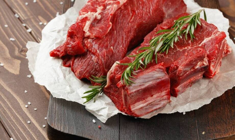 Jakie są korzyści z wyboru surowego mięsa pochodzącego z zatwierdzonych zakładów rzeźnych?