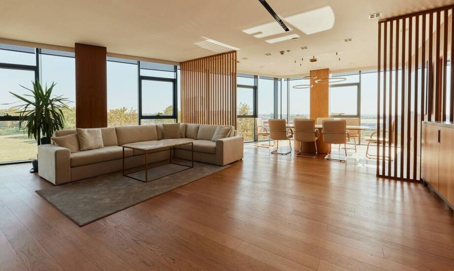 Zalety paneli winylowych SPC w pomieszczeniach z ogrzewaniem podłogowym