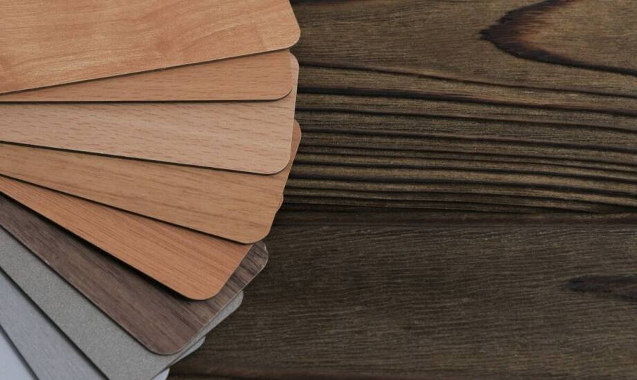 Różnorodność wzorów i kolorów desek elewacyjnych drewnianych