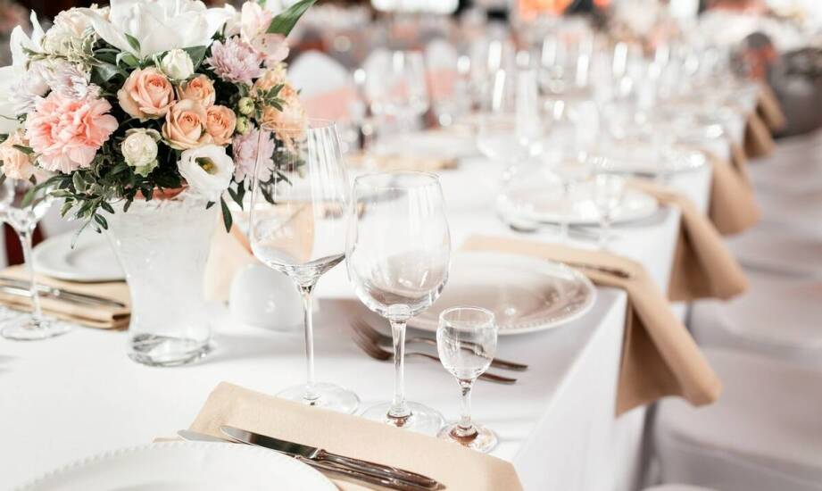 Współczesne trendy w aranżacji sal weselnych