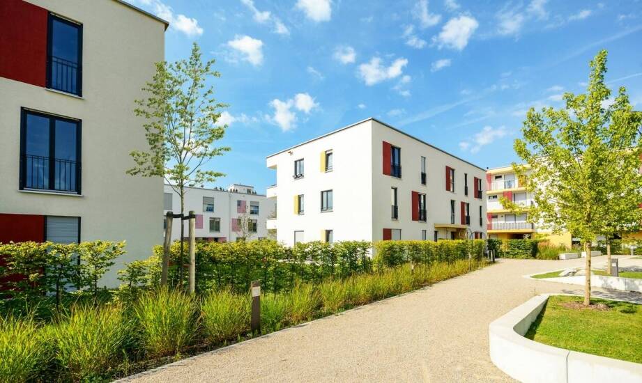 Jakie są zalety inwestowania w mieszkania na osiedlach z dostępem do mediów?