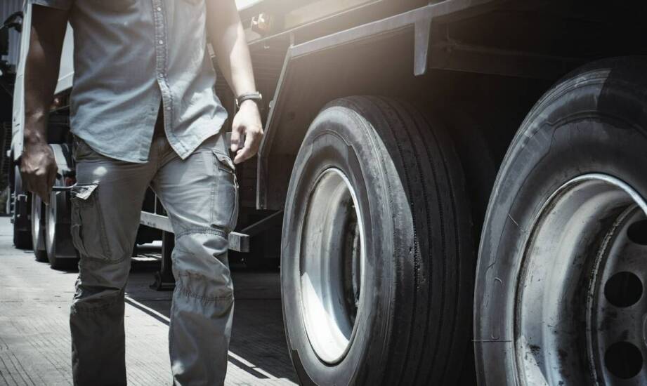 Jak maksymalna szerokość przyczepy wpływa na wybór felg i kół?