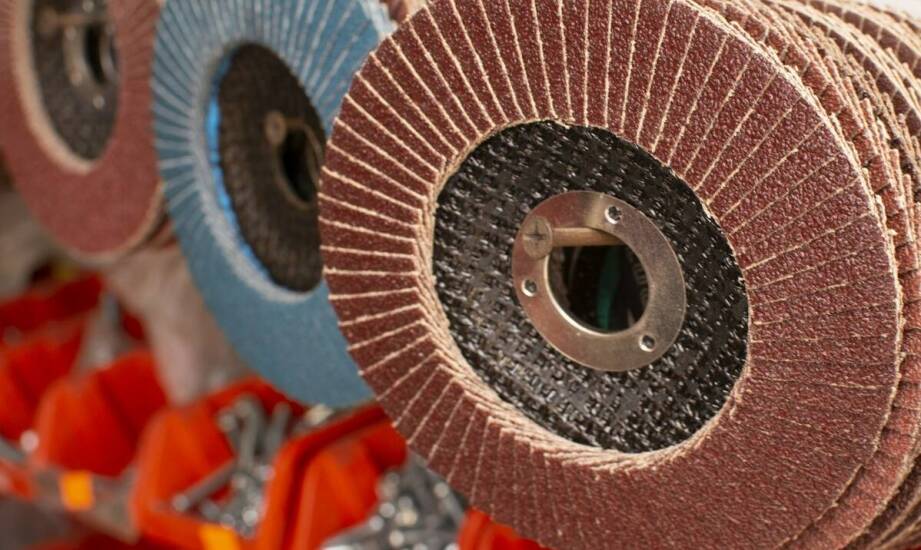 Porównanie ściernic do otworów: żywiczne, ceramiczne i galwaniczne