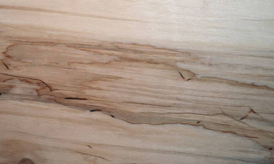 Trawertyn jako alternatywa dla płytek – zalety i zastosowania