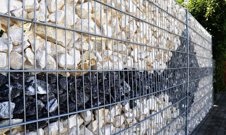 Innowacyjne rozwiązania architektoniczne z użyciem gabionów z siatki na kamienie