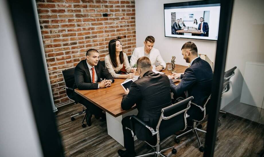 Jak automatyzacja procesów wpływa na efektywność działań w branży ubezpieczeniowej?