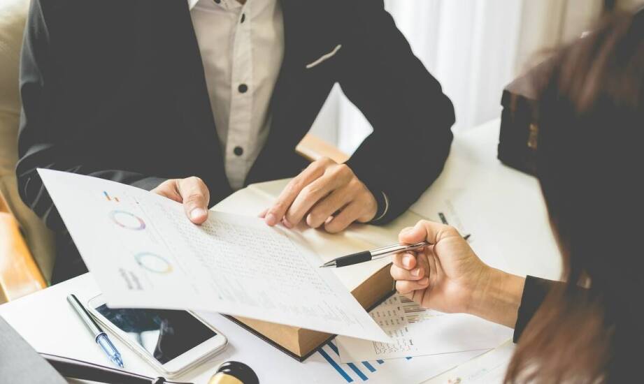 W jaki sposób prawnik pomaga firmom we wdrażaniu innowacyjnych rozwiązań zgodnych z przepisami ZUS?