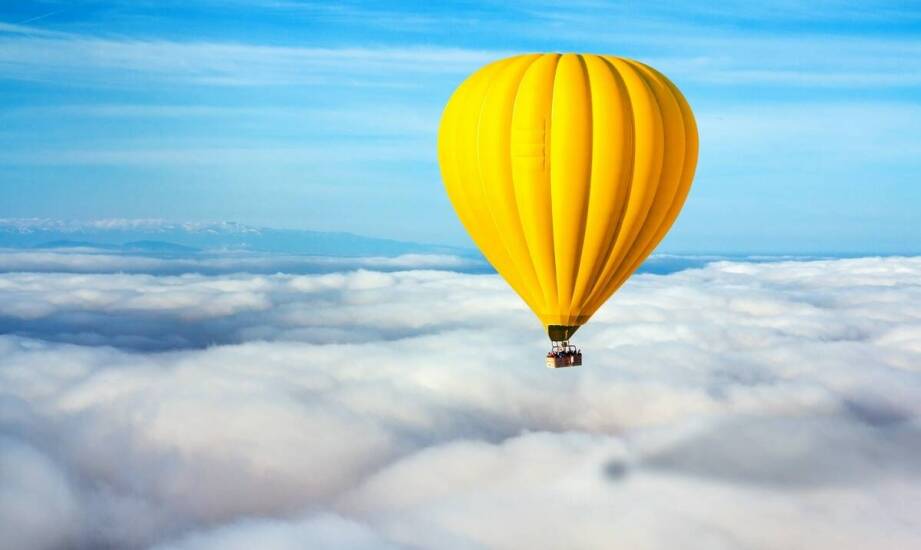 Czy cena lotu balonem zawiera ubezpieczenie pasażerów?