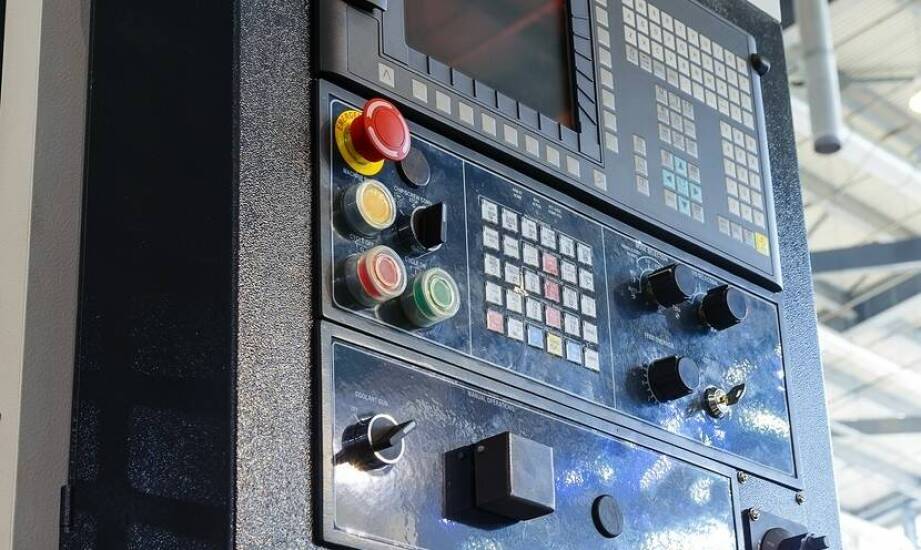 Wpływ nowoczesnych technologii na bezpieczeństwo użytkowania obrabiarek CNC