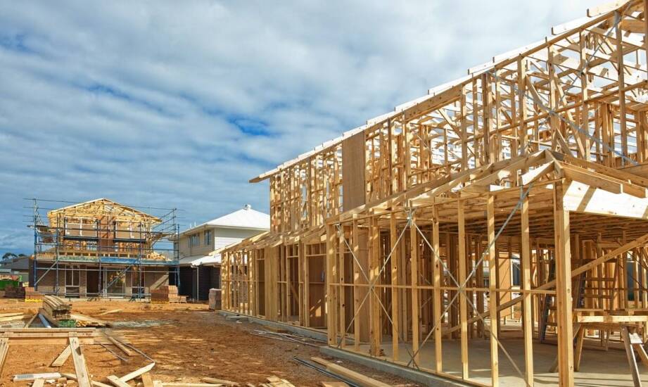 Jakie są etapy budowy domu w stanie surowym w Podkowie Leśnej?