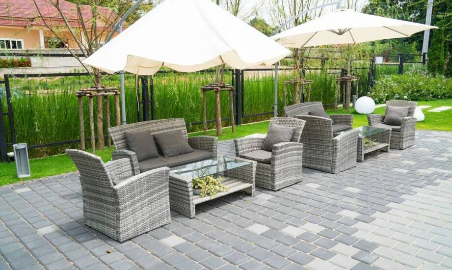 Poradnik zakupu: na co zwrócić uwagę wybierając meble ogrodowe?