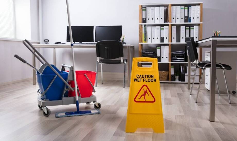 Znaki ostrzegawcze bhp a ich rola w edukacji pracowników na temat zagrożeń