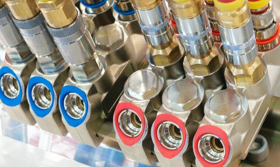 Kluczowe korzyści płynące z profesjonalnego zakuwania węży ciśnieniowych