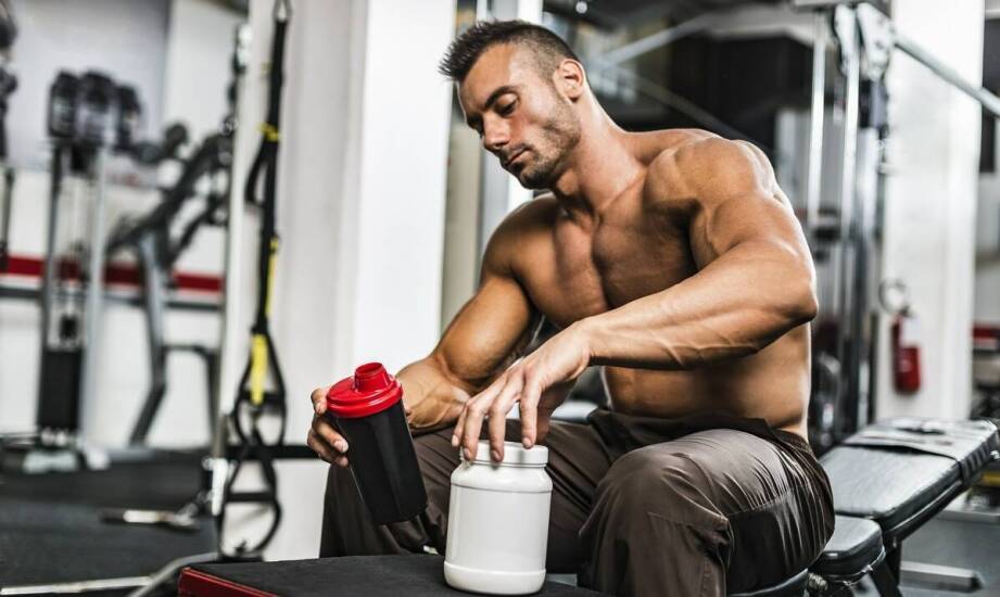 Jakie są najważniejsze właściwości suplementów przedtreningowych dla osób aktywnych fizycznie?