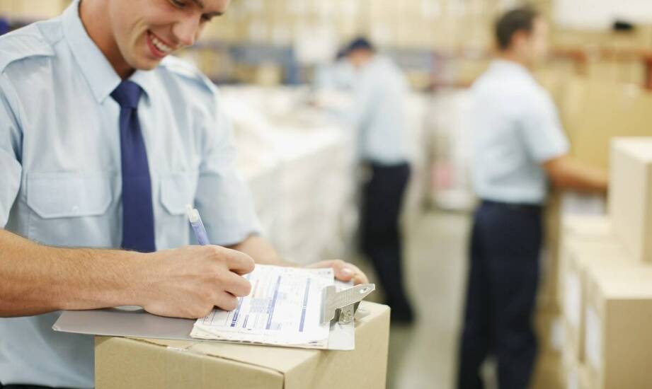 Procedury związane z odprawą celną: Jak pomaga agencja celna?