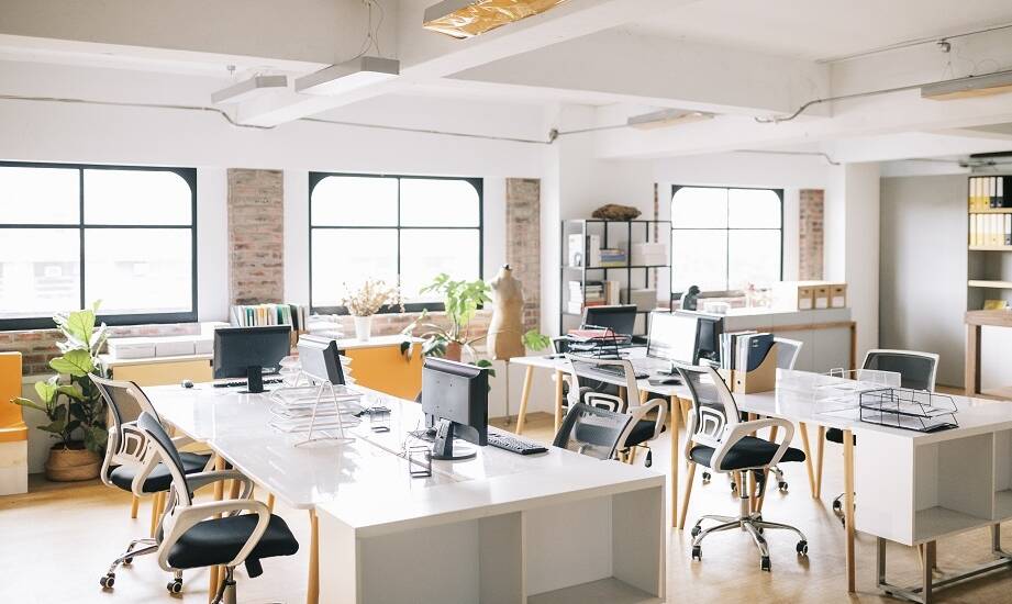 Jak elastyczność w aranżacji biura wspiera rozwój startupów?